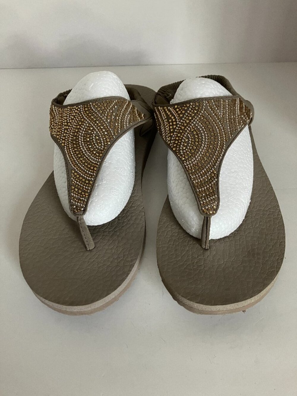 Skechers Yoga Meditation Moon Flip-Flop Sandals 32919 Gold Jewell Beaded Sz 10.